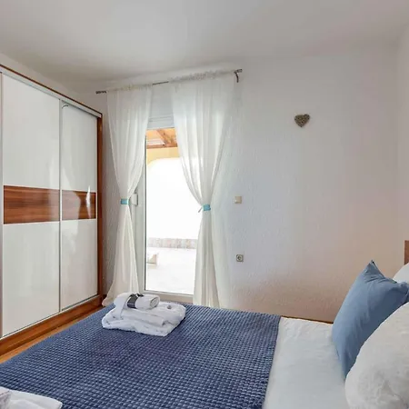 3 Apartment *