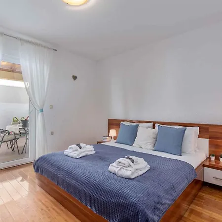 3 Apartment *